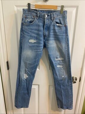 Levi’s 501 Original Fit Light Wash Distressed Women’s Denim Jeans Size 28 x 30
